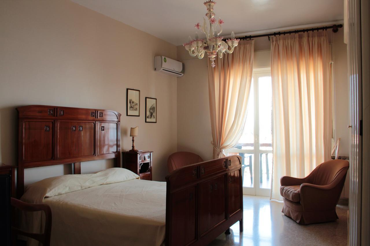 לינה וארוחת בוקר מילאצו B.&B Margaret'S House מראה חיצוני תמונה